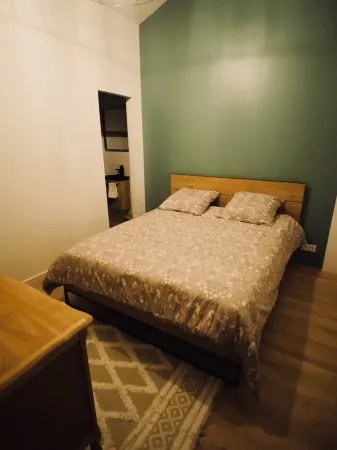 Small house on the banks of the Dordogne Отели в г. Сен-Сюлпис-де-Фалеран