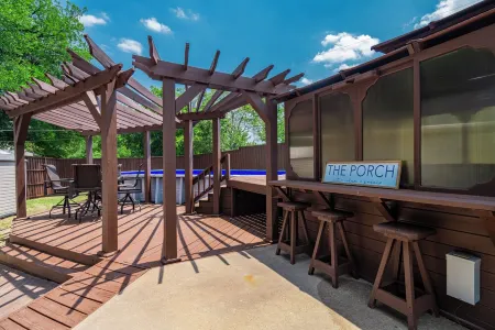 Lake Texoma Splash! Pool/hot tub, 1.5 miles to Highport Marina on Lake Texoma!