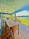New Lakehouse on Calm Cove- Big Enough for Whole Family + FREE Kayaks & SUPs 🐶☀️