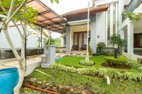 Family Only Private Pool Villa - de Reiz Mawar Syariah 3Br