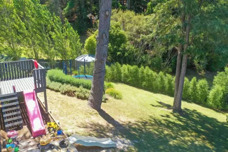 Luxury Lake House on Lake Eildon and only 35km from Mt Buller for skiers.