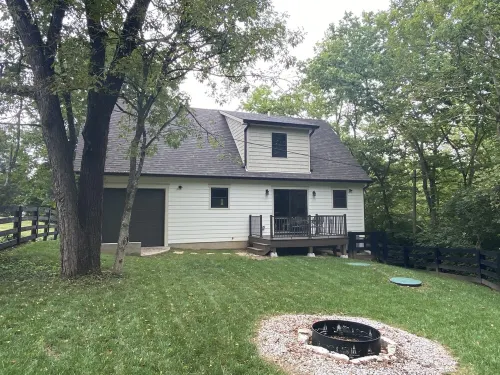 Cottage is located on scenic byway in beautiful bluegrass region of Lexington KY