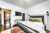 Hip and Historic Home Awaits You!  Stroll downtown/Steps away from UCA and CBC Hotels near Walmart Supercenter