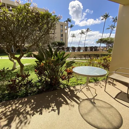 Popular Ground Floor Unit at OCEANFRONT RESORT in Kihei! Great rates.