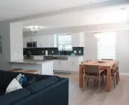 BEACH HOUSE W/POOL/SPA -5 minute walk to beach- NO WORRIES BEACH HAPPY