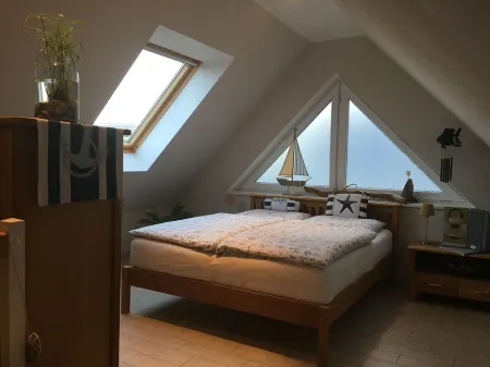 Exclusive apartment with 2 balconies and sea views - only 200m from the beach!