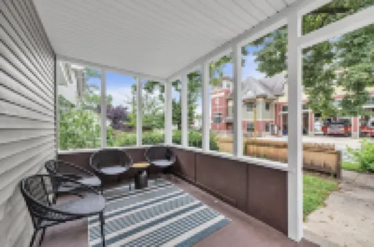 Beautiful 4BR 2 Bathroom House with Parking