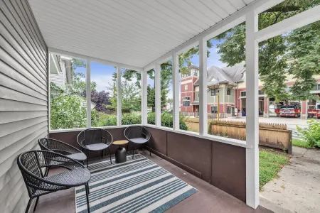 Beautiful 4BR 2 Bathroom House with Parking