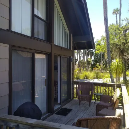 Gorgeous getaway tucked in Eco Village of Sawgrass Landing in Crystal River, Fl.