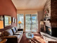 Spacious condo w/ large loft , Minutes from Canyon Lodge & Village