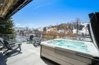 NEW LUXURIOUS RIVERFRONT DOWNTOWN TOWNHOME 4 BED 2.5 BA W/ HOT TUB
