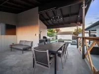 Elegant Pool Villa In Mount Helix, close to DT! Hotel a Casa de Oro-Mount Helix