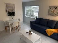 Sapphire by the Sea - Unit 1 - 1 Bedroom 2 Bath, 2 Queen Beds, kitchen, Sleeps 6 Hotel a Lauderdale-by-the-Sea