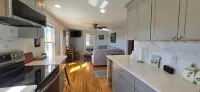 Hillside 3-bedroom bungalow 1 mile from Harrisonburg City limits, great views!