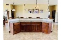 Large Bayside Golf Course home with Lake Views. Hotel a 