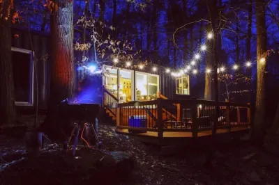 40-Foot Container Cabin in the Catskills Hotels near Catskill Animal Sanctuary