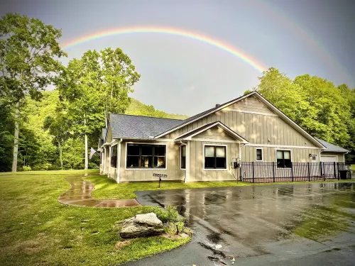 Luxury Mountain Home Retreat • Dog Spa + Hot Tub Near Wolf Laurel Hotel a 7 Ebbs Chapel
