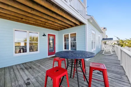 Spacious 5 BR House with Private Pool and ICW views