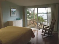 Beautiful Riverfront Cottage w/ boat dock - 15 mins from beach -  Sept Savings!!