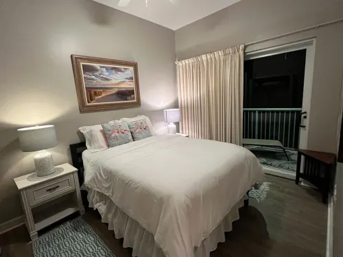 3Br Beach Condo Walk to Shops & Restaurants