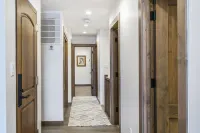 Ski-In Ski-Out Northwoods Condo Willow 414-Private Gated Community - 4-Star