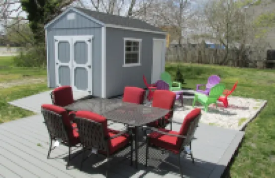 American Four-Square completely renovated, easy walk to the beach!