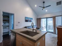 Guest House - 1 Bedroom North Salt Lake Stay 바운티풀 호텔