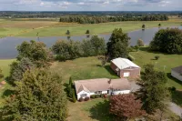 Cozy Volant Ranch With Lakeview