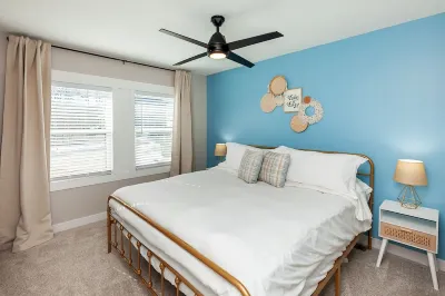 Modern Boho Townhome w/Hidden Reading Nook Near Downtown Des Moines! Hotels near Des Moines International Airport