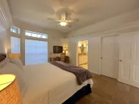 BEACHFRONT, HEATED POOL, KAYAKS/SUP, LANAI W/ GULF VIEWS, 85' DOCK, 2 GOLF CARTS 캡티바 호텔