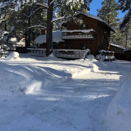 Winter is Here in Flagstaff! Enjoy the Pines in a 3 2 with a King Bed