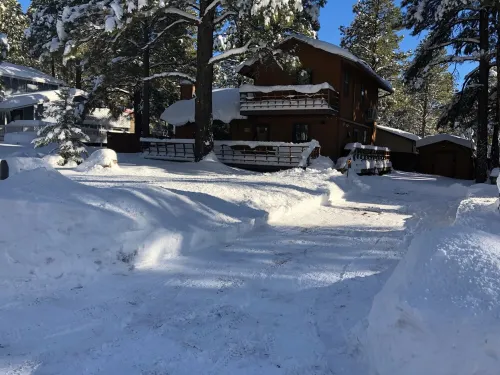 It's a cool summer in Flagstaff! Enjoy the pines in a 3/2 with a king bed