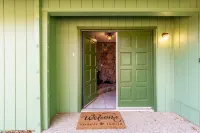 Sugar Pine Cabin - Jacuzzi -KING Beds - Ping-Pong