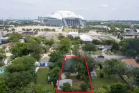Fully Renovated 3 Bed/3Bath House 1 1/2 Blocks from AT&T Stadium - 4つ星