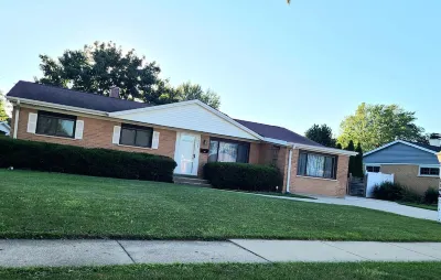 Spacious 4-bedroom house in charming Des Plaines with AC, WiFi Hotels in der Nähe von Majewski Metro Park