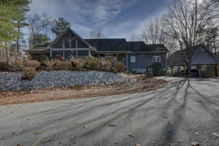 Big Sky Retreat - Incredible Mountain Views! Hike, golf, relax and unplug!