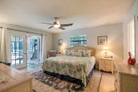 🍹🌞 Cabana Paradise! Heated Pool, Poolside TV and Tiki Bar, Near Beaches!