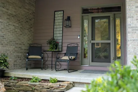 Spectacular Mountain & Sunset Views! Spacious Home Sleeps 12! Ping Pong/Hot Tub!