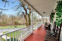 Hawksbill Home~Hot Tub~Modern~Porch~Wifi~Dogs