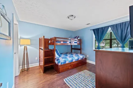 Fully Renovated Condo - One Block To Beach Отели в г. Серфсайд Бич