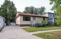 Comfortable 4 bedroom - 1 block from NDSU & minutes to Downtown Fargo!