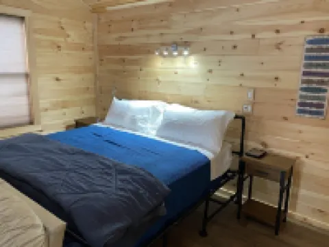 Secluded Couple’s one bedroom creek view cabin on Craigs Creek in Oriskany Va.
