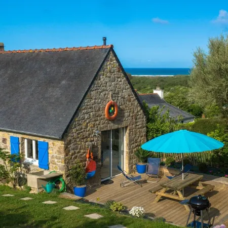 Sea view, stone house between Crozon Camaret, Wifi, closed, bright garden