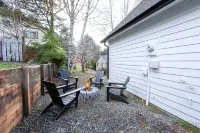Cozy A-Frame. Fire pit. Dogs Welcome.