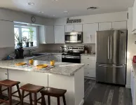 Bright and cozy newly remodeled apartment