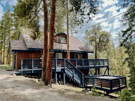 5 mins to Breck Village & Ski, Private Hot Tub, Mountain View