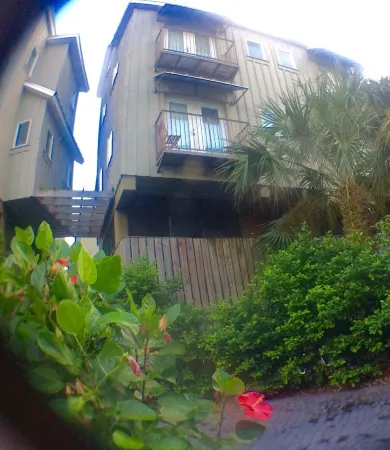 Luxury WATERFRONT condo overlooking pool, 5 mins to Dog Island, FREE boat slip.