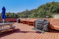 Walk to Beach & Restaurants/Pool, Hot Tub, Balcony.