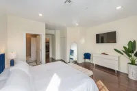 • Spacious Modern Condo • NYC@Fingertips-A- 플라워 힐 묘지 주변 호텔