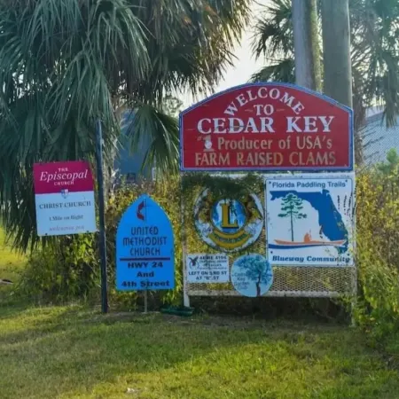 Connect with Nature at this Peaceful home near by multiple springs and trails .